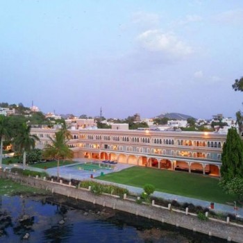 Hotel Lakend